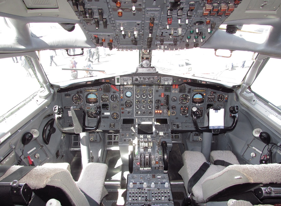 PICTURES: Boeing narrowbody cockpit generations at Farnborough