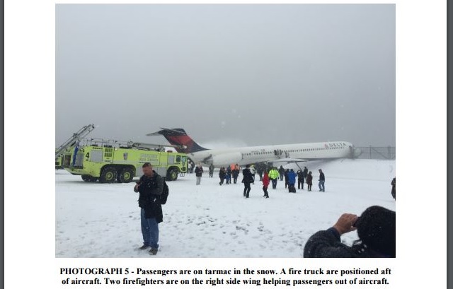 VIDEO: Inside cabin of Delta MD-88 after 2015 runway excursion