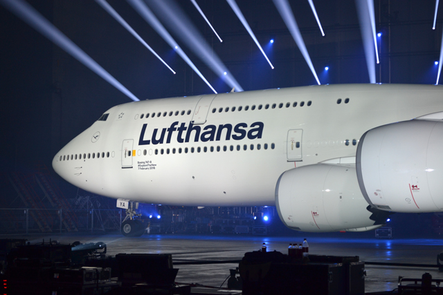 Pictures Lufthansa Unveils New Livery On Boeing 747 8i