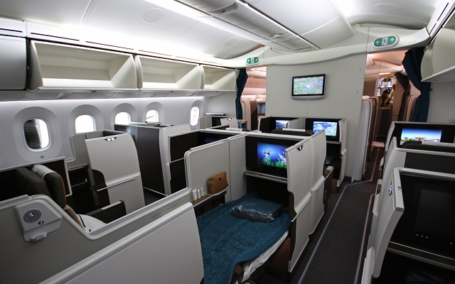 PICTURES: Oman Air deploys new three-class 787-9 on London route